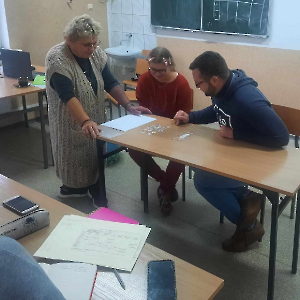 Zajęcia z Metodyki zajęć korekcyjno - kompensacyjnych dla kierunku Pedagogika w Filii w Wyszkowie  - kliknij, aby powiększyć