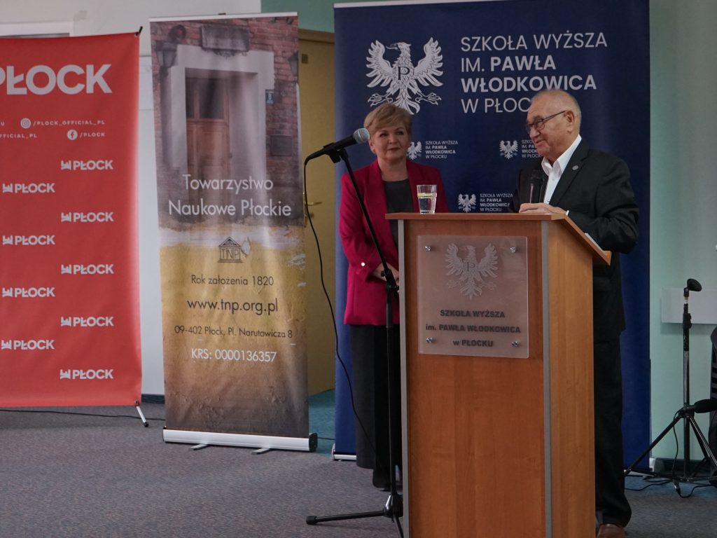 prof. M. Kamińska, przemawia prof. Z. Kruszewski