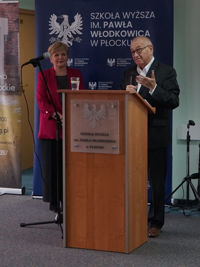 prof. M. Kamińska, przemawia prof. Z. Kruszewski