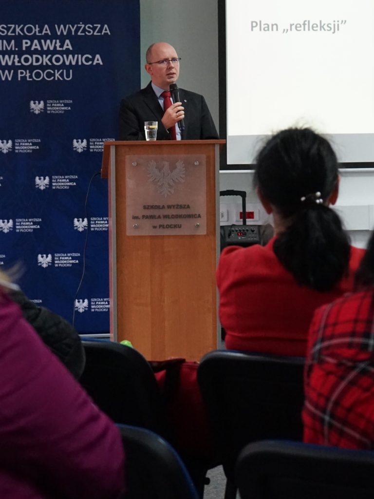 Przemawia dr hab. Błażej Kmieciak, prof. APS