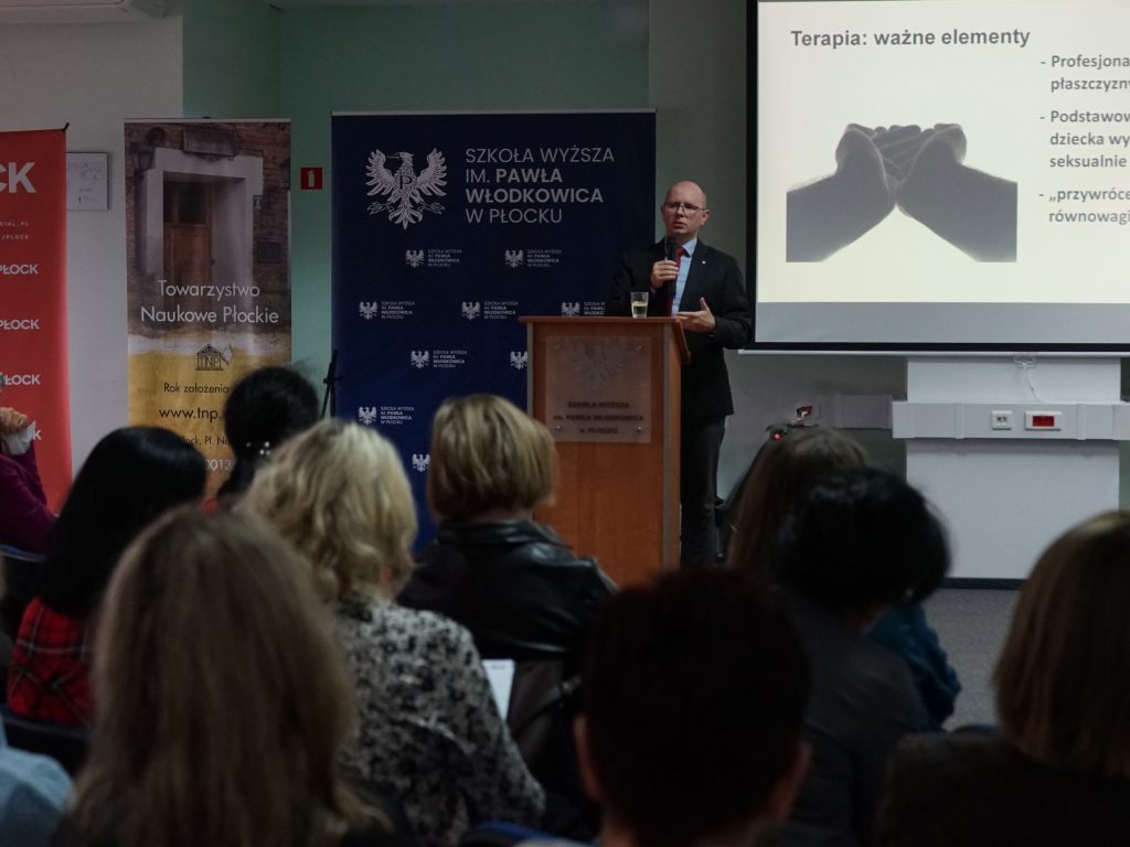 Przemawia dr hab. Błażej Kmieciak, prof. APS