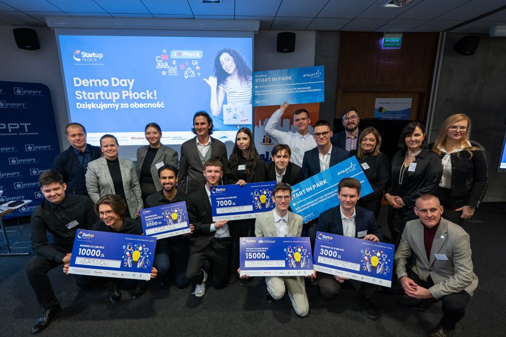 Uczestnicy spotkania - zdjęcie grupowe