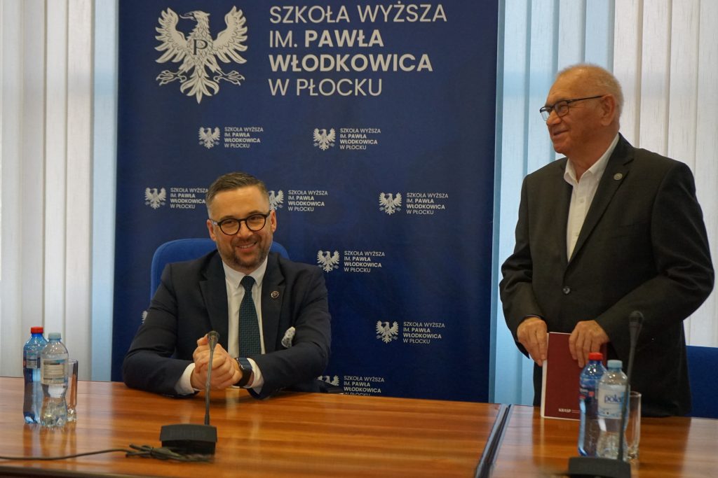 od lewej strony: Minister Kulasek, Rektor Kruszewski