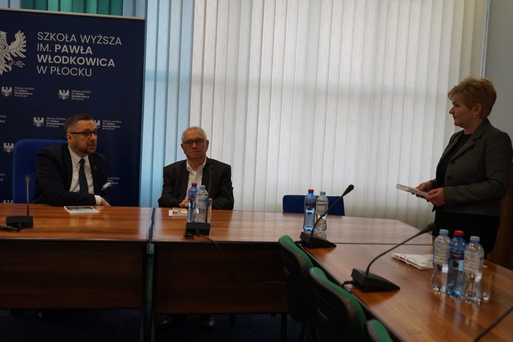 od lewej strony: Minister Kulasek, Rektor Kruszewski, prof. Małgorzata Kamińska 