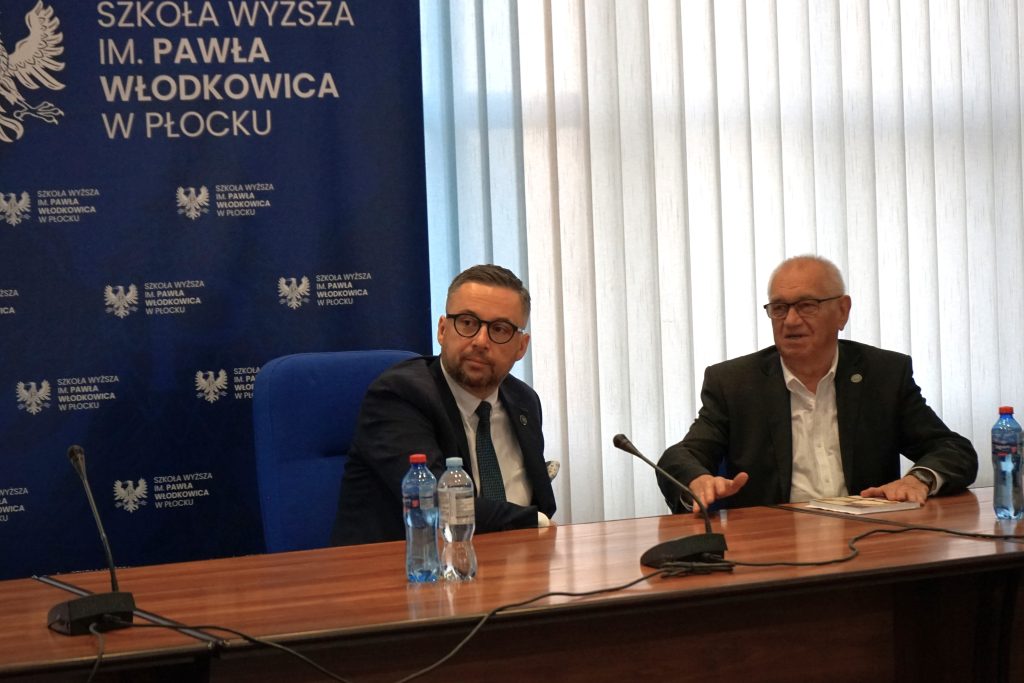 od lewej strony: Minister Kulasek, Rektor Kruszewski