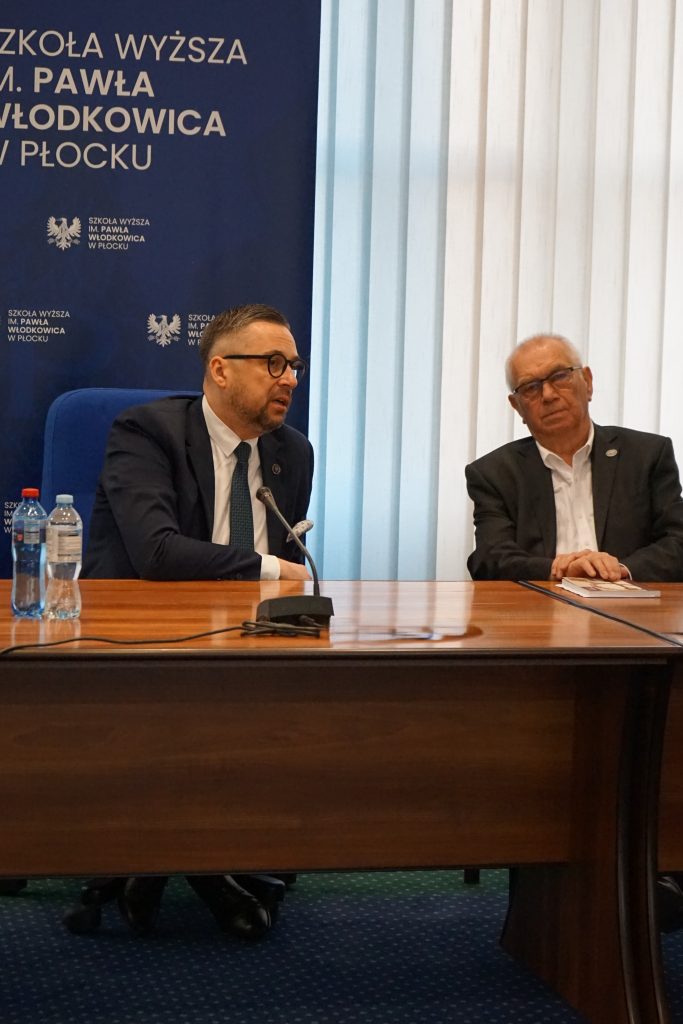 od lewej strony: Minister Kulasek, Rektor Kruszewski