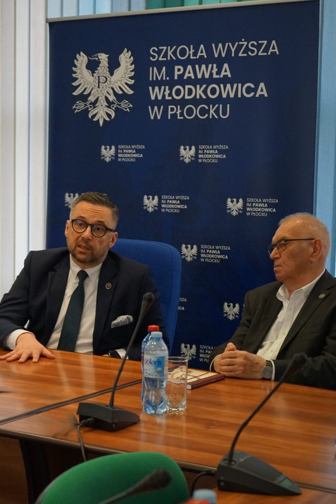 od lewej strony: Minister Kulasek, Rektor Kruszewski