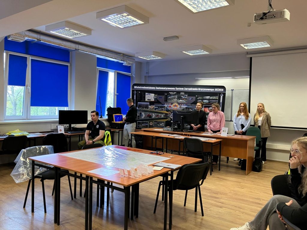 Studenci podczas ćwiczeń