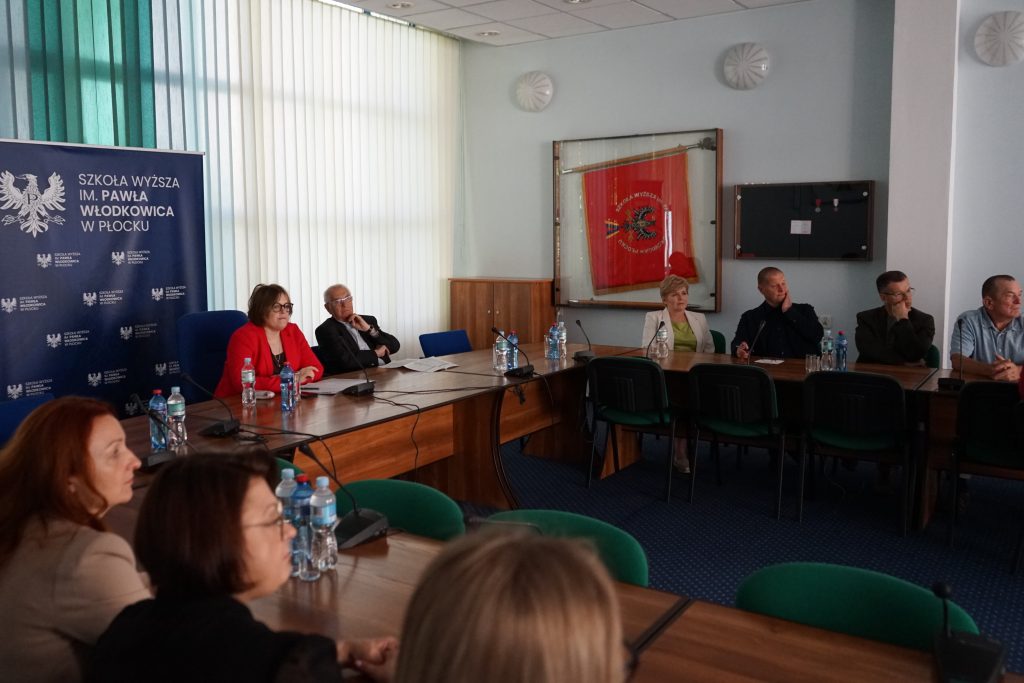 Karolina Zioło - Pużuk, prof. Zbigniew Kruszewski i uczestnicy spotkania