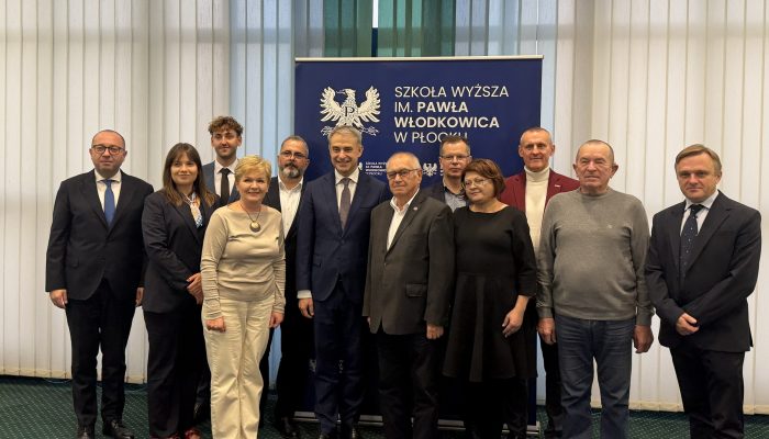 Wspólna fotografia uczestników wydarzenia